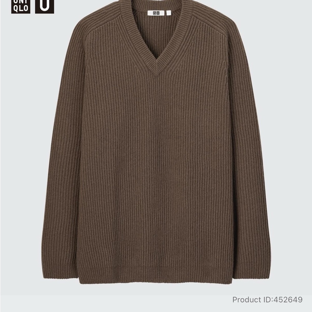 Uniqlo Men's V-Neck Sweater in Brown